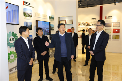 2023年2月，中國水泥協(xié)會會長高登榜來紅獅集團(tuán)調(diào)研指導(dǎo)